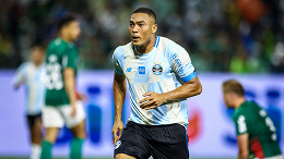 Carlos Vinícius chega ao quinto jogo sem marcar pelo Grêmio e liga alerta antes do Bragantino
