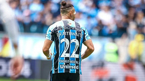 Salário de Braithwaite aumenta no Grêmio e atacante passa a receber valor inacreditável Salário de Braithwaite aumenta no Grêmio e atacante passa a receber valor inacreditável