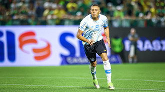 Carlos Vinícius quer R$ 90 milhões para renovar com o Grêmio, diz jornalista