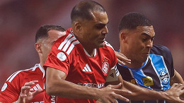 Jogador do Inter detona arbitragem do GreNal 453 e cobra explicações: Cadê os Caras? Jogador do Inter detona arbitragem do GreNal 453 e cobra explicações: Cadê os Caras?