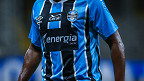Meia oficializa saída do Grêmio em suas redes após acordo de rescisão