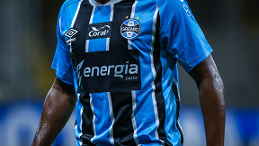 Meia oficializa saída do Grêmio em suas redes após acordo de rescisão