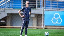 Grêmio tem três desfalques confirmados antes de enfrentar a Chapecoense; veja a provável escalação Grêmio tem três desfalques confirmados antes de enfrentar a Chapecoense; veja a provável escalação
