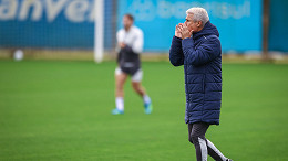 Grêmio negocia saída de Luís Castro e tenta reduzir dívida de R$ 30 milhões Grêmio negocia saída de Luís Castro e tenta reduzir dívida de R$ 30 milhões