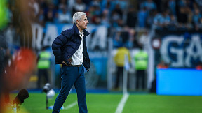 Após juros, veja o valor atualizado da multa rescisória de Luis Castro para o Grêmio